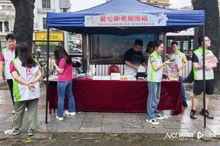 死忠！胡歌：就算申花降级我也会支持✊陈龙：我经常带儿子去看